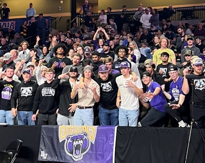 Crowd photo at basketball game