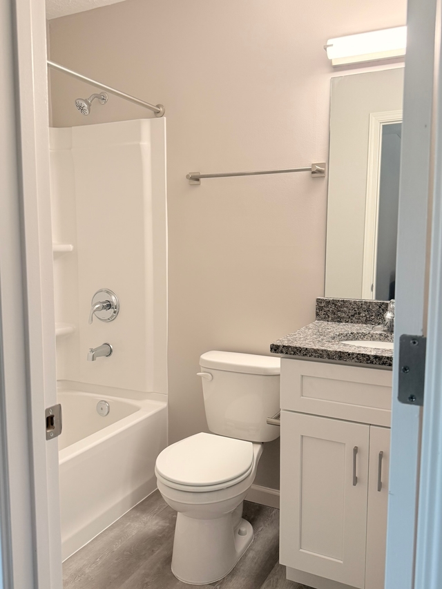 One Bedroom Bathroom