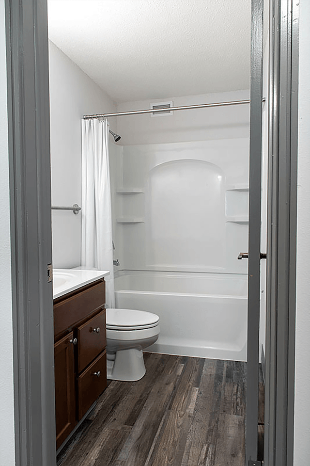 lloyd street apartment bathroom